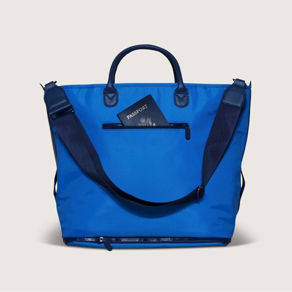 ✨ NEW WITH TAGS ✨ cincha the expandable tote in cerulean - Picture 3 of 13